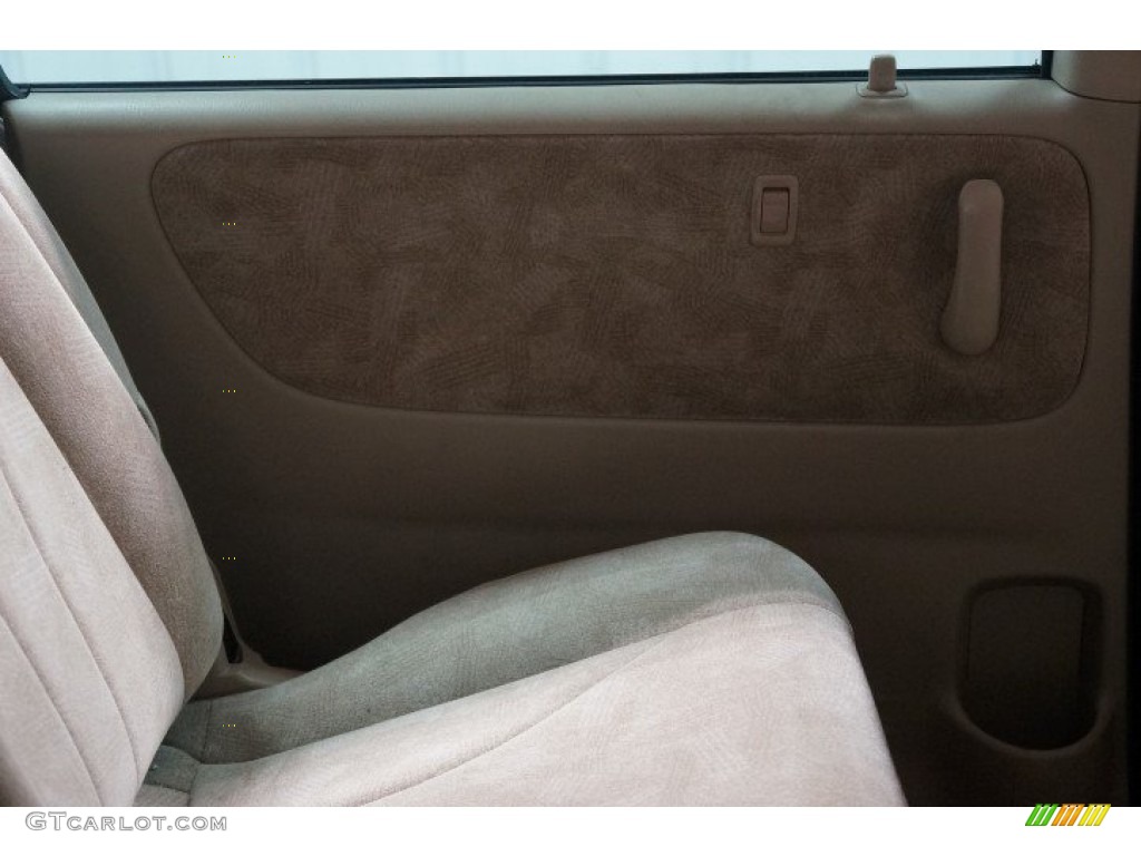 2003 MPV LX - Sunlight Silver Metallic / Beige photo #15
