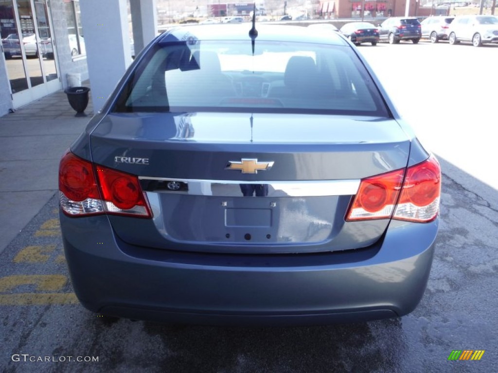2012 Cruze LS - Blue Granite Metallic / Jet Black/Medium Titanium photo #8