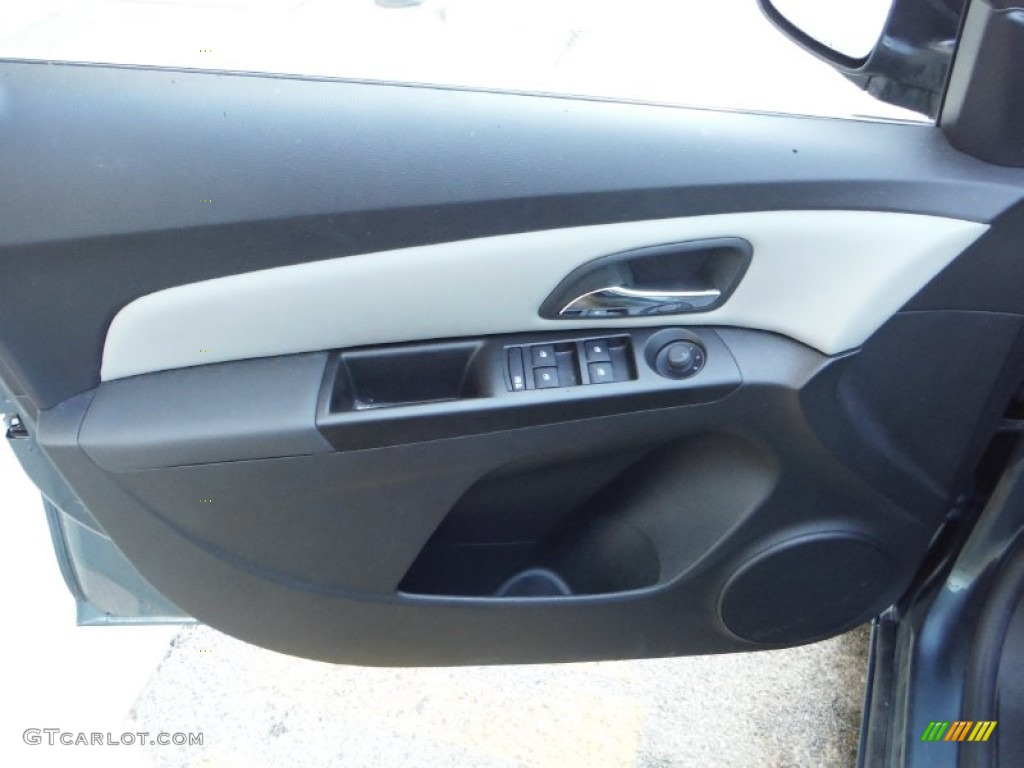 2012 Cruze LS - Blue Granite Metallic / Jet Black/Medium Titanium photo #10