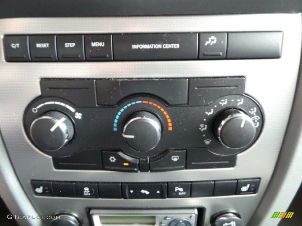 2007 Jeep Commander Sport Controls Photos