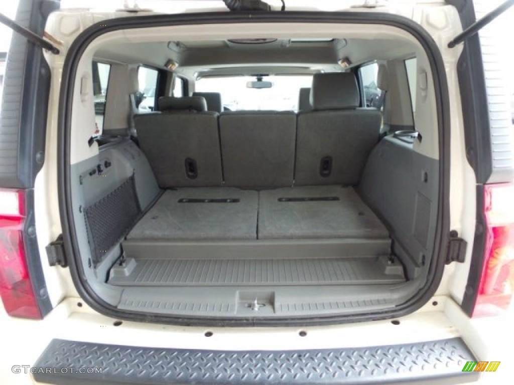 2007 Jeep Commander Sport Trunk Photos