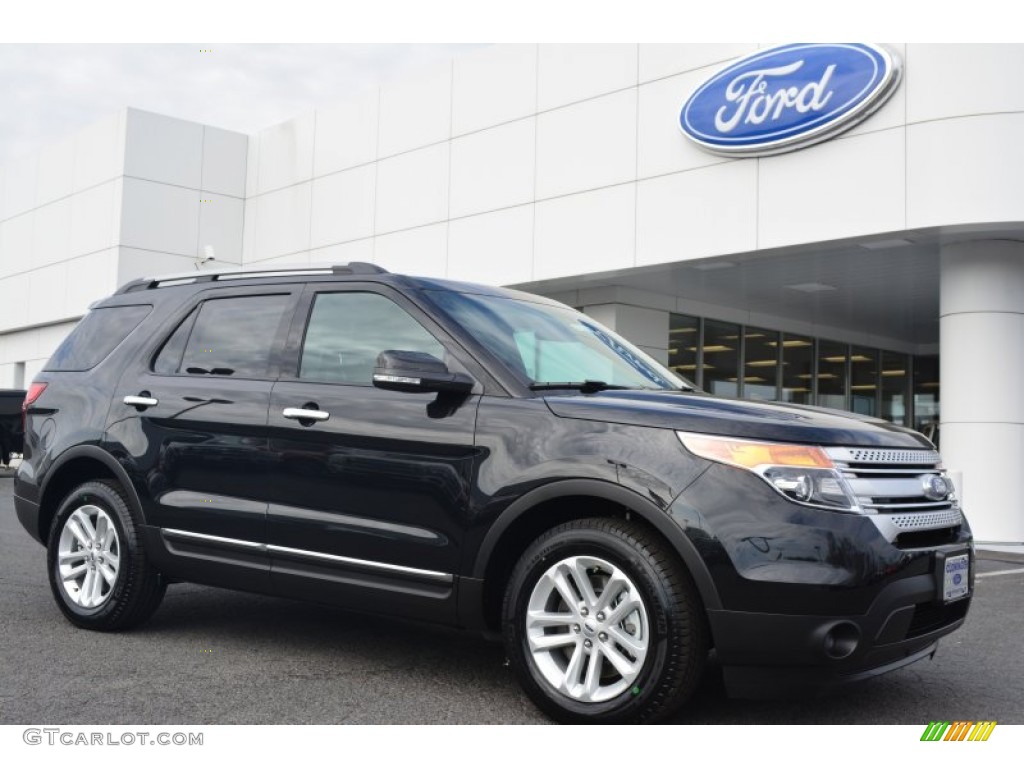 2015 Explorer XLT - Tuxedo Black / Charcoal Black photo #1