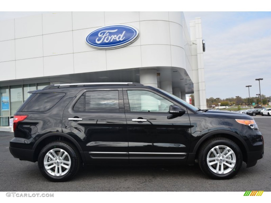 2015 Explorer XLT - Tuxedo Black / Charcoal Black photo #2