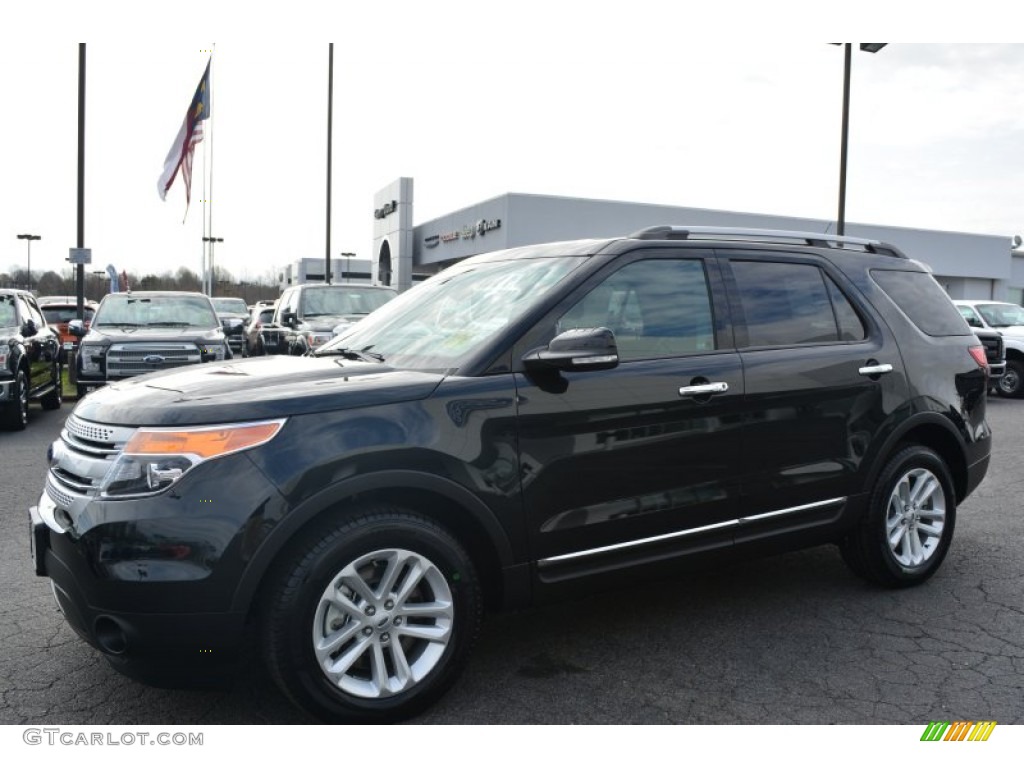 2015 Explorer XLT - Tuxedo Black / Charcoal Black photo #3