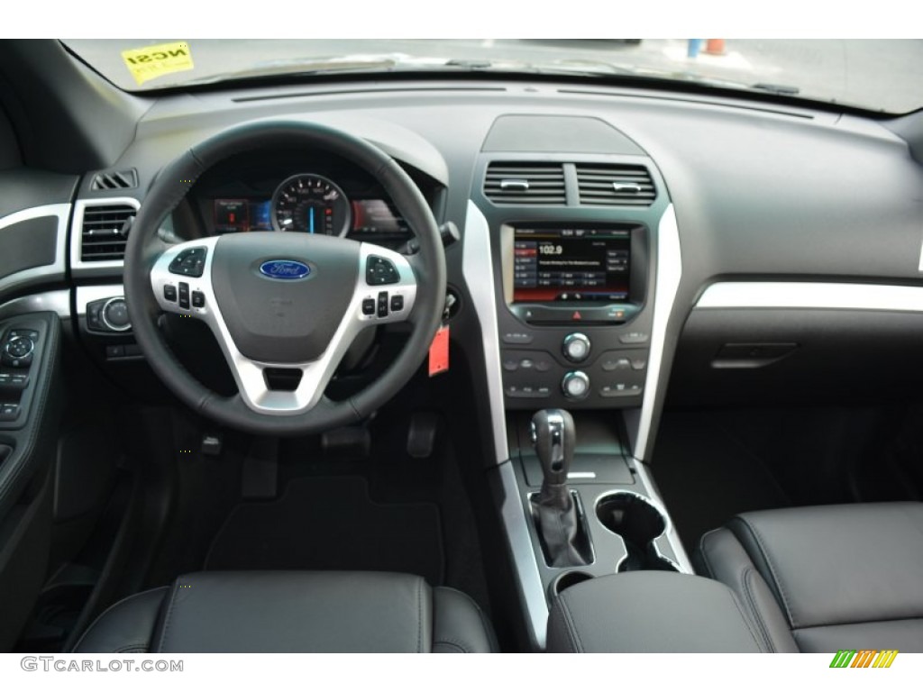 2015 Explorer XLT - Tuxedo Black / Charcoal Black photo #9