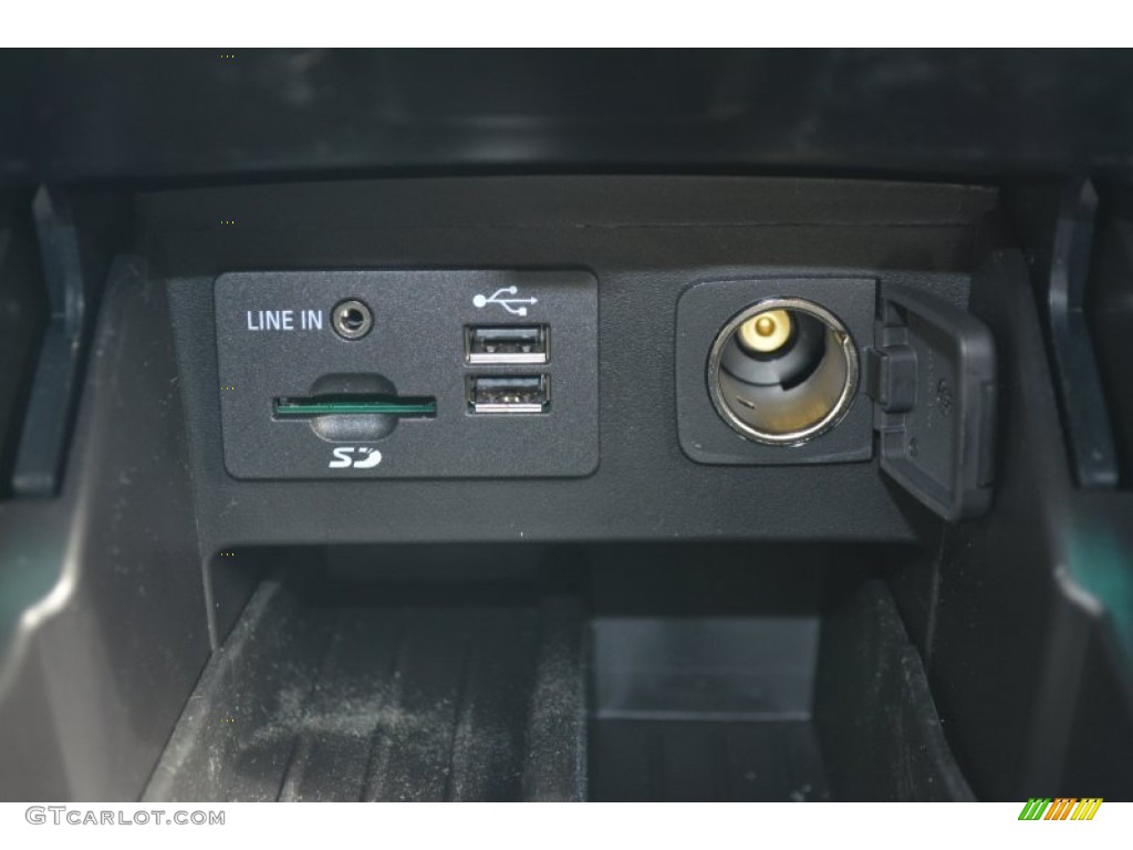 2015 Explorer XLT - Tuxedo Black / Charcoal Black photo #17