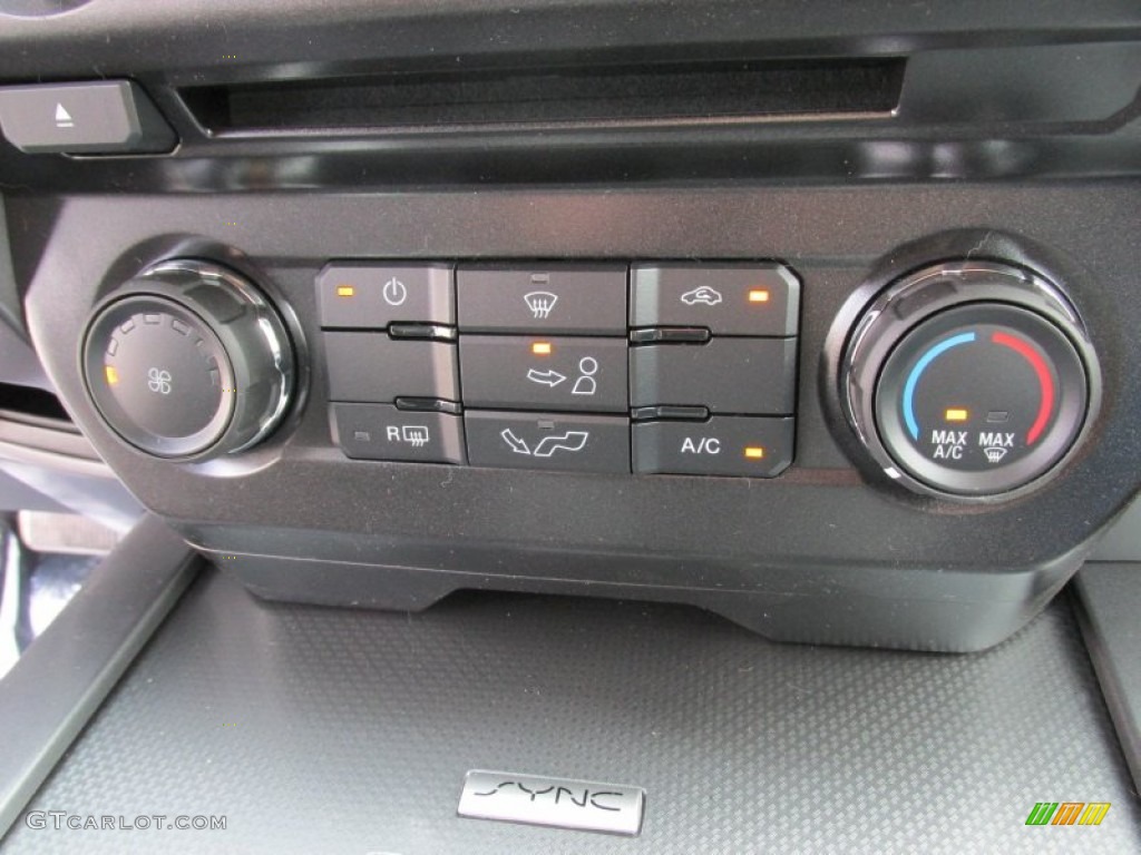 2015 Ford F150 XLT SuperCrew 4x4 Controls Photo #102742663