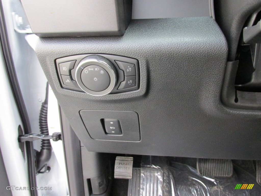 2015 Ford F150 XLT SuperCrew 4x4 Controls Photo #102742807