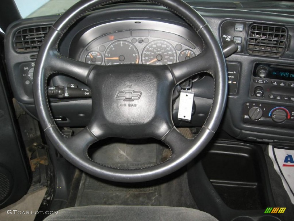 2002 S10 LS Extended Cab 4x4 - Onyx Black / Graphite photo #4