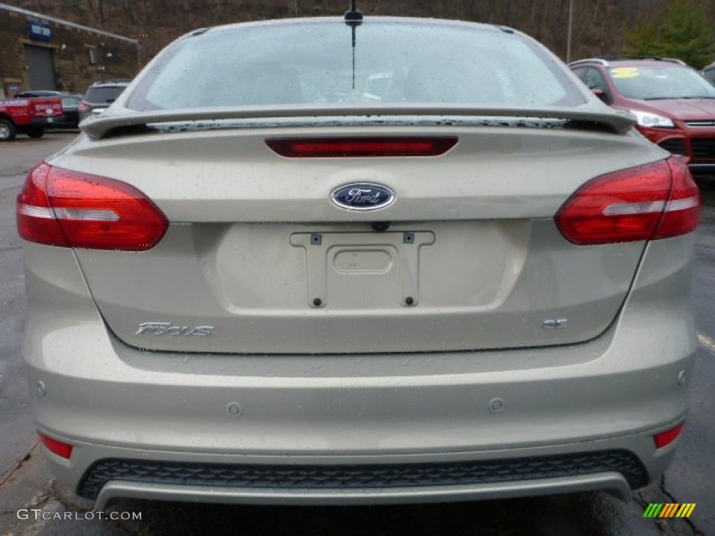 2015 Focus SE Sedan - Tectonic Metallic / Charcoal Black photo #3