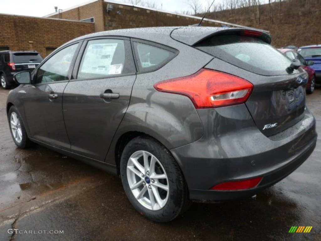 2015 Focus SE Hatchback - Magnetic Metallic / Charcoal Black photo #4