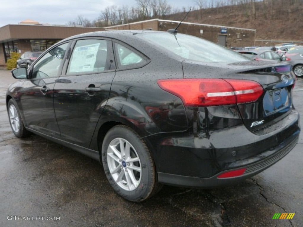 2015 Focus SE Sedan - Tuxedo Black Metallic / Charcoal Black photo #4