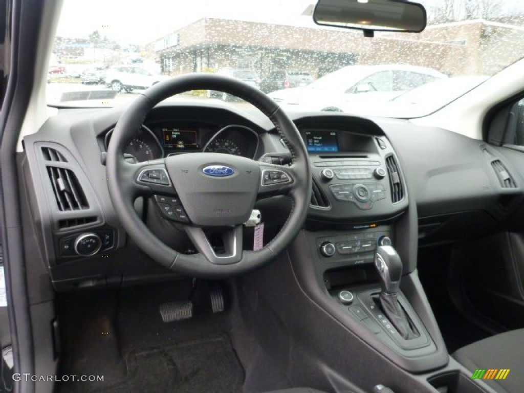 2015 Focus SE Sedan - Tuxedo Black Metallic / Charcoal Black photo #10