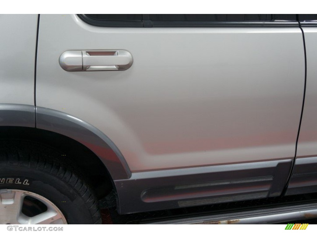 2005 Explorer XLT 4x4 - Mineral Grey Metallic / Midnight Grey photo #43