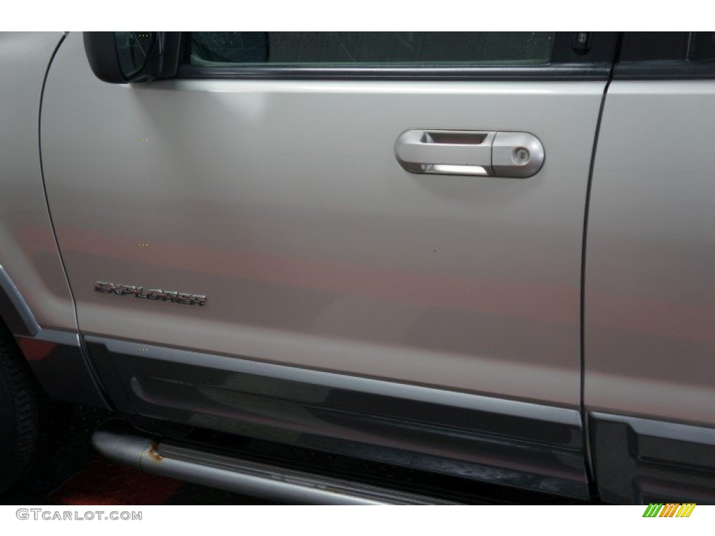 2005 Explorer XLT 4x4 - Mineral Grey Metallic / Midnight Grey photo #57