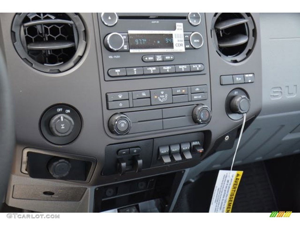 2015 Ford F250 Super Duty XL Regular Cab Utility Controls Photos
