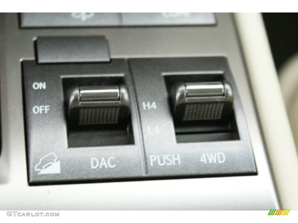 2014 Lexus GX 460 Luxury Controls Photo #102762257