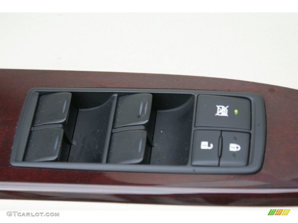 2014 Lexus GX 460 Luxury Controls Photo #102762440