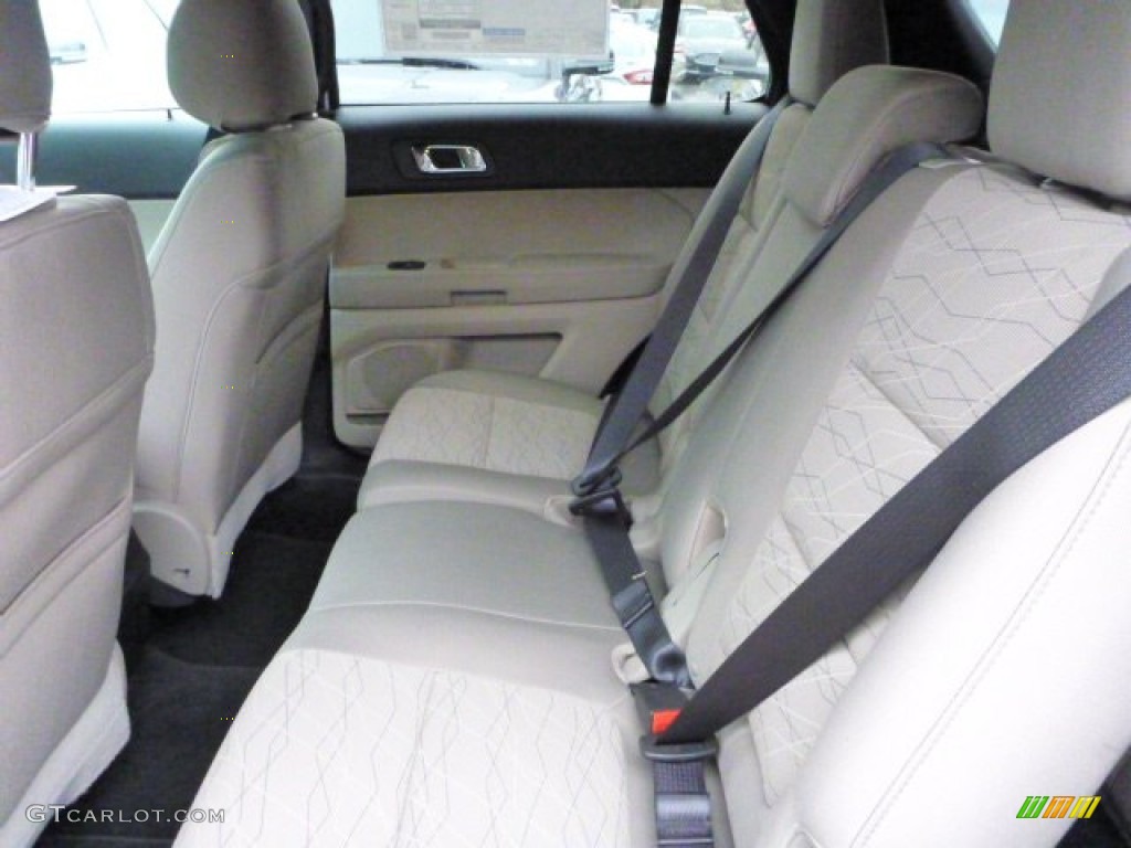 2015 Explorer 4WD - Oxford White / Medium Light Stone photo #9