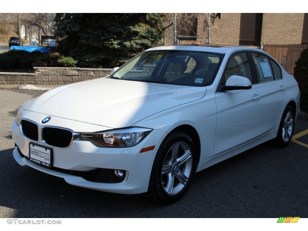 2015 3 Series 328i xDrive Sedan - Alpine White / Venetian Beige photo #6