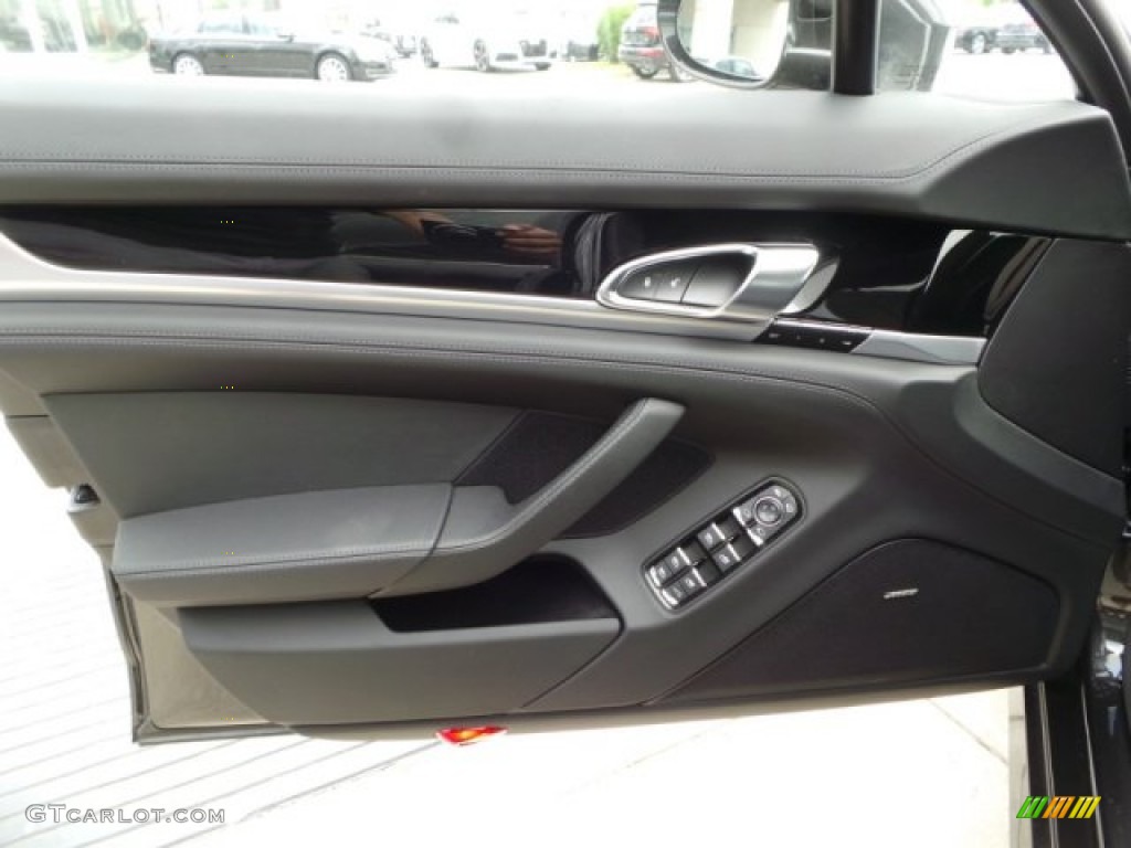 2015 Porsche Panamera 4S Executive Door Panel Photos