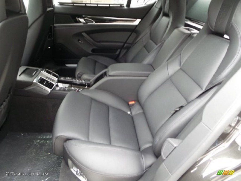 2015 Porsche Panamera 4S Executive Rear Seat Photos