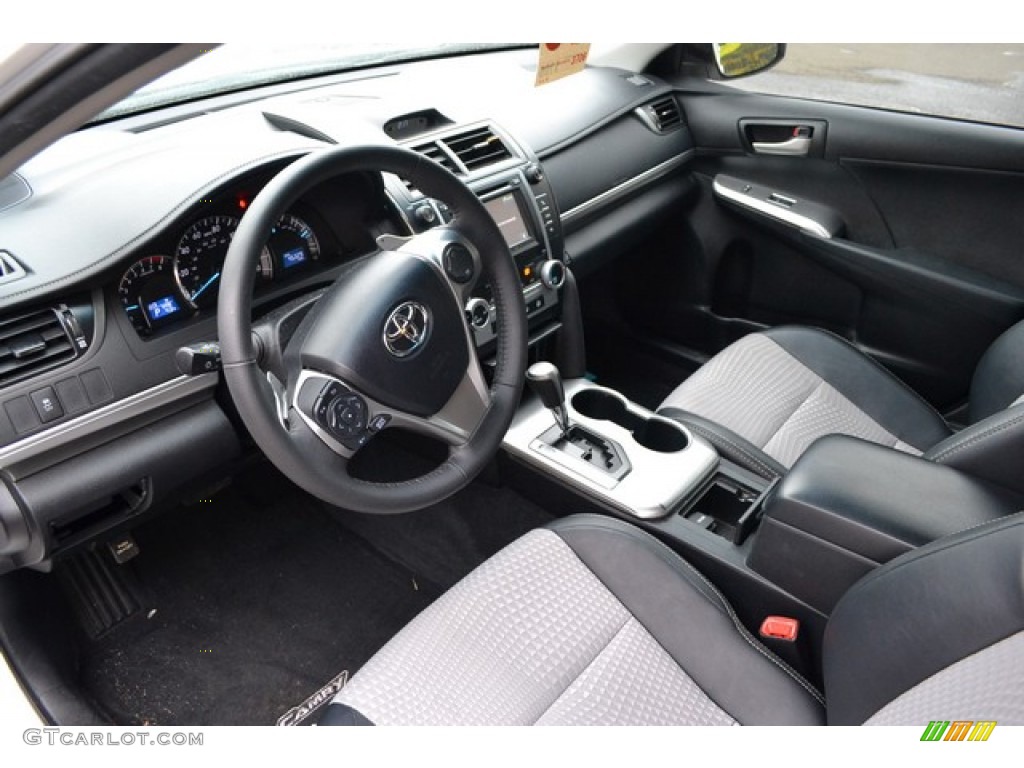 2012 Toyota Camry SE Interior Photos