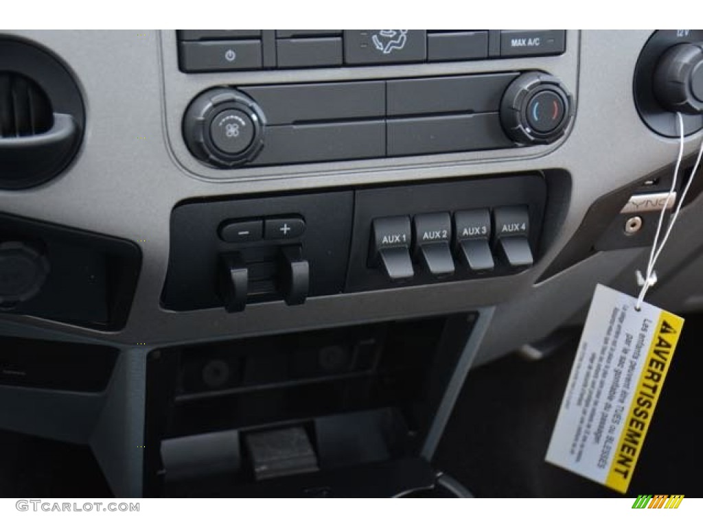 2015 Ford F550 Super Duty XLT Regular Cab Chassis Controls Photo #102787472