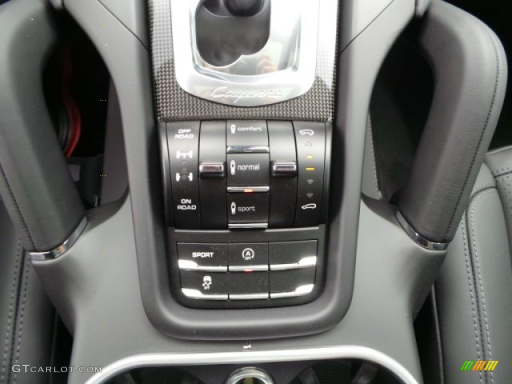 2014 Porsche Cayenne Turbo S Controls Photo #102789320