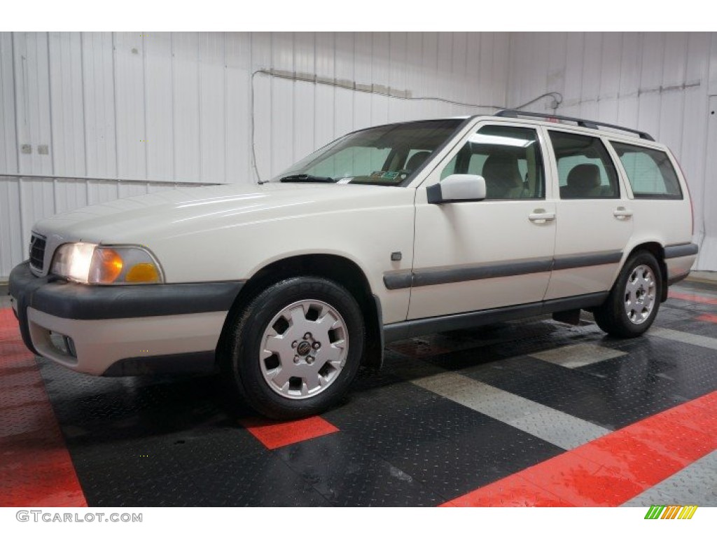 2000 V70 XC AWD - White / Light Taupe/Taupe photo #2