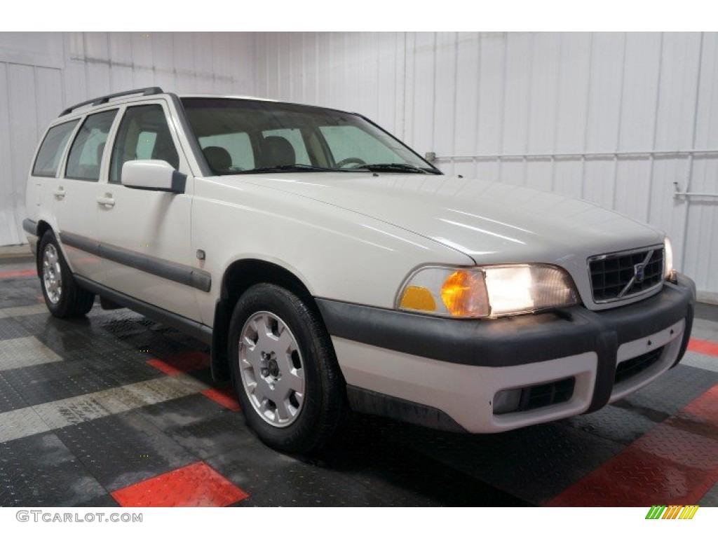 2000 V70 XC AWD - White / Light Taupe/Taupe photo #5