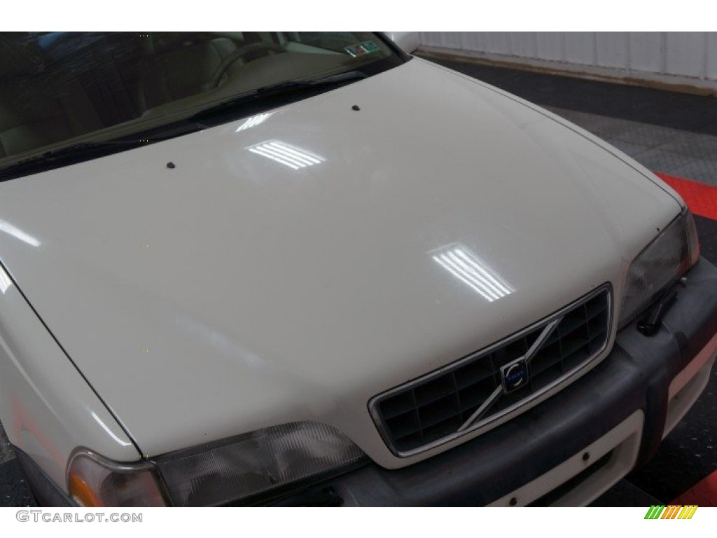 2000 V70 XC AWD - White / Light Taupe/Taupe photo #40