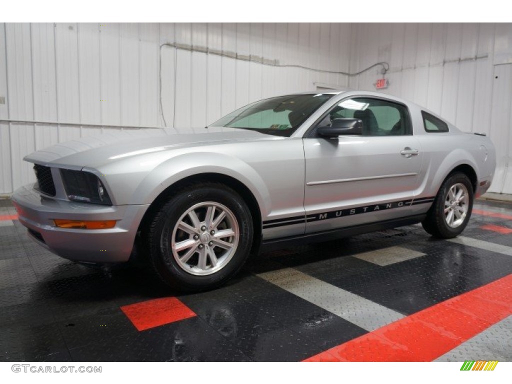 2008 Mustang V6 Deluxe Coupe - Vapor Silver Metallic / Light Graphite photo #2