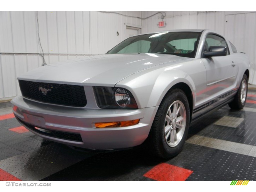 2008 Mustang V6 Deluxe Coupe - Vapor Silver Metallic / Light Graphite photo #3