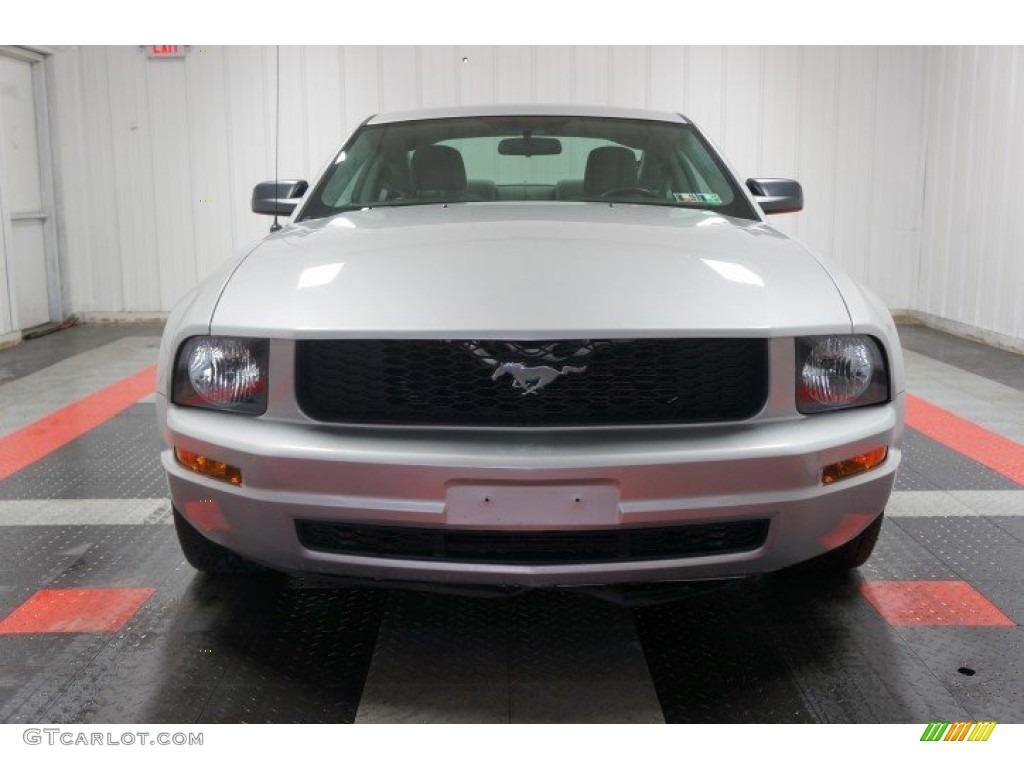 2008 Mustang V6 Deluxe Coupe - Vapor Silver Metallic / Light Graphite photo #4