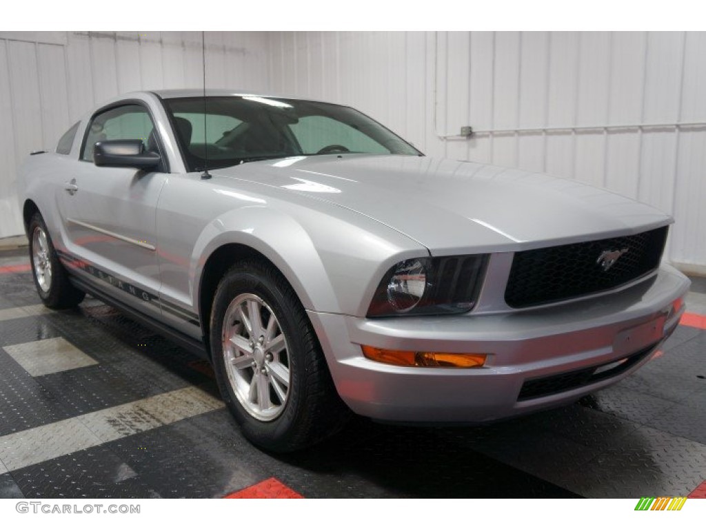 2008 Mustang V6 Deluxe Coupe - Vapor Silver Metallic / Light Graphite photo #5