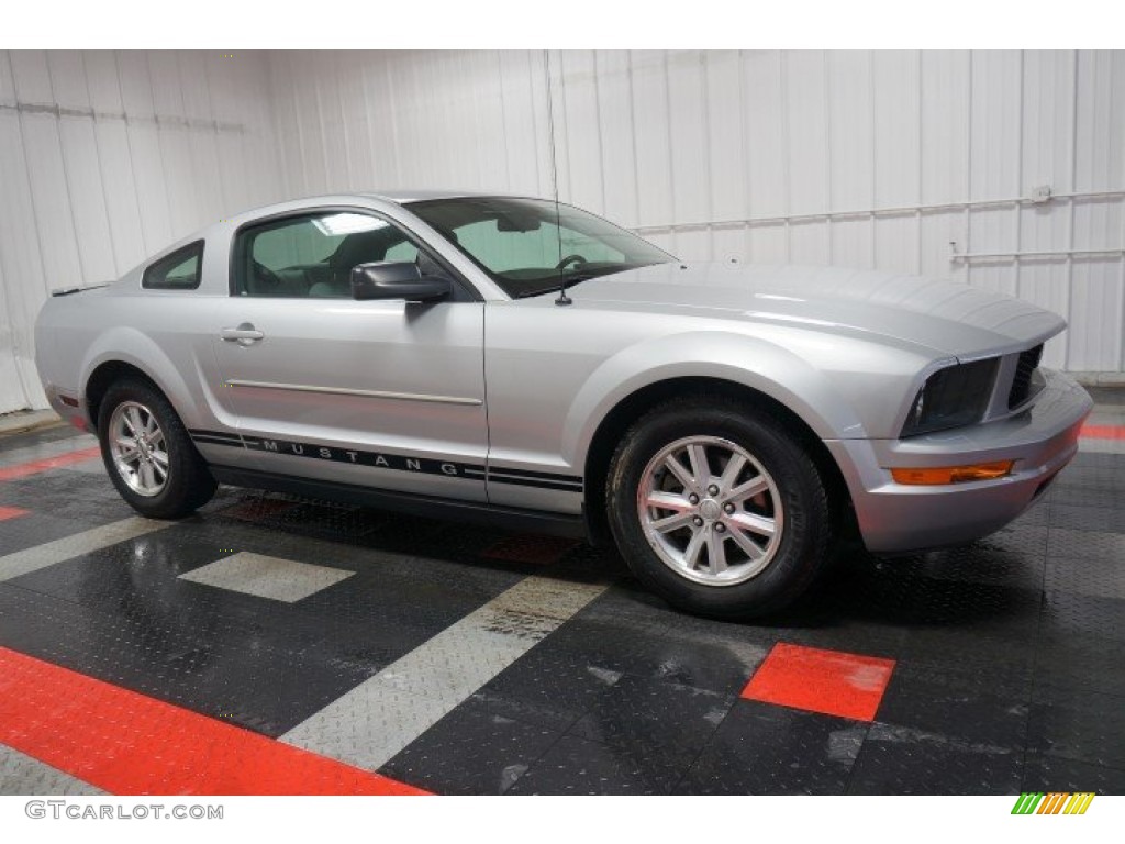 2008 Mustang V6 Deluxe Coupe - Vapor Silver Metallic / Light Graphite photo #6