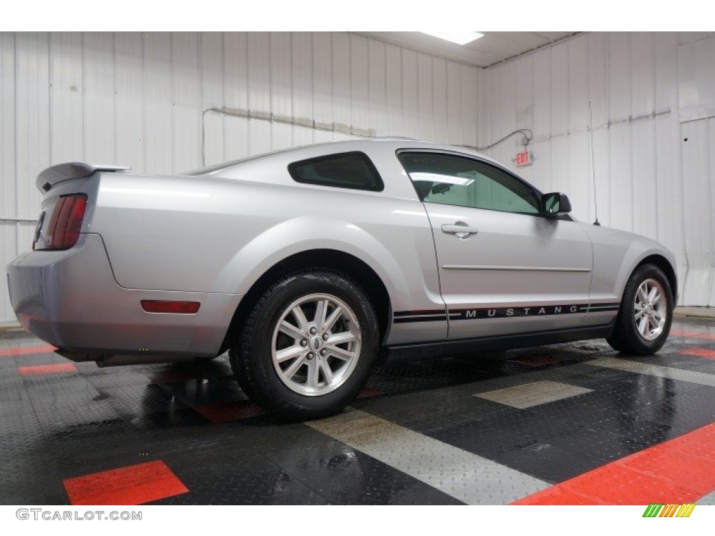2008 Mustang V6 Deluxe Coupe - Vapor Silver Metallic / Light Graphite photo #7