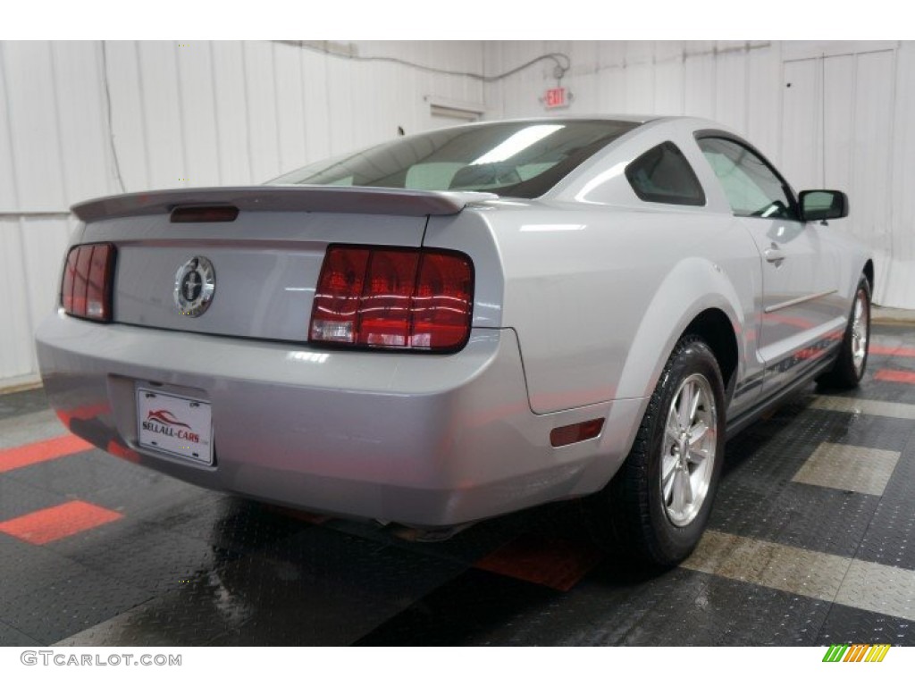 2008 Mustang V6 Deluxe Coupe - Vapor Silver Metallic / Light Graphite photo #8