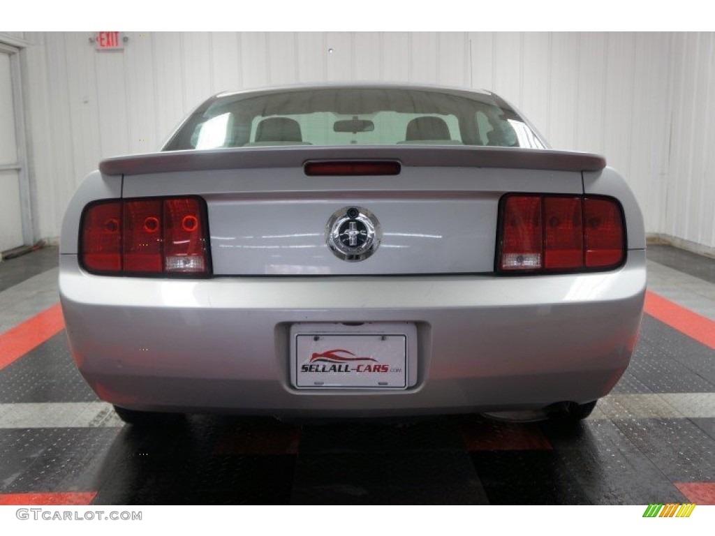 2008 Mustang V6 Deluxe Coupe - Vapor Silver Metallic / Light Graphite photo #9