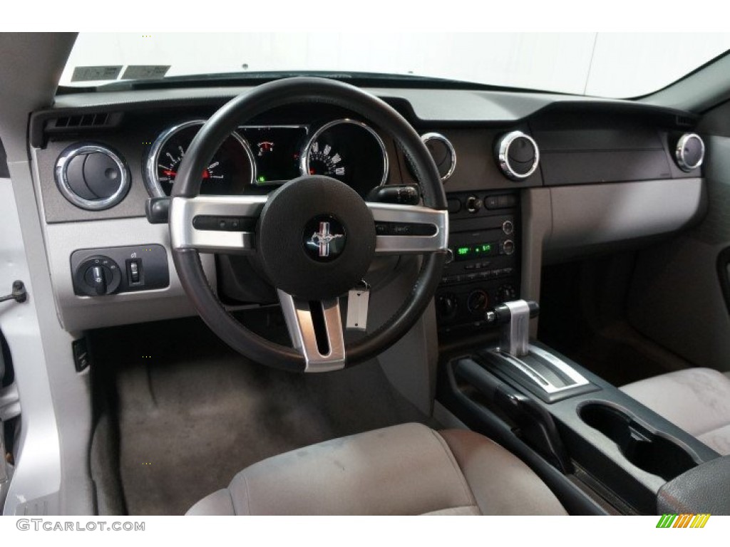 2008 Mustang V6 Deluxe Coupe - Vapor Silver Metallic / Light Graphite photo #18