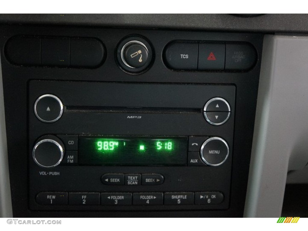 2008 Mustang V6 Deluxe Coupe - Vapor Silver Metallic / Light Graphite photo #27