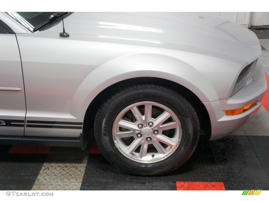 2008 Mustang V6 Deluxe Coupe - Vapor Silver Metallic / Light Graphite photo #37