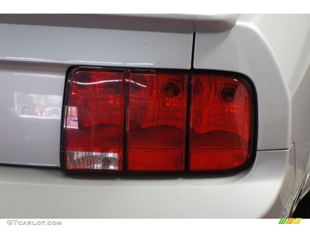 2008 Mustang V6 Deluxe Coupe - Vapor Silver Metallic / Light Graphite photo #46