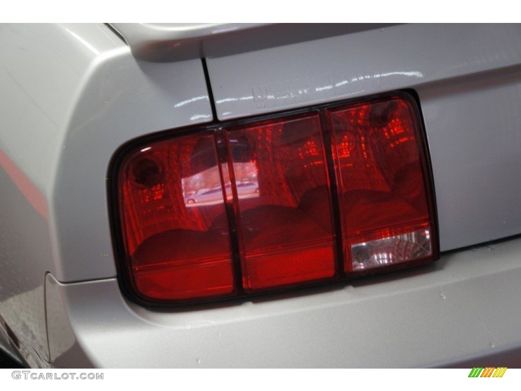 2008 Mustang V6 Deluxe Coupe - Vapor Silver Metallic / Light Graphite photo #47