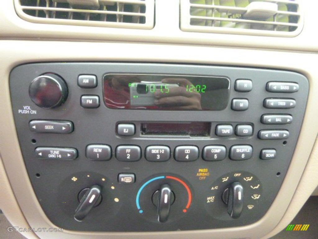 2007 Ford Taurus SE Controls Photos