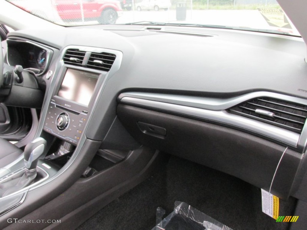 2015 Fusion Titanium - Tuxedo Black Metallic / Charcoal Black photo #16