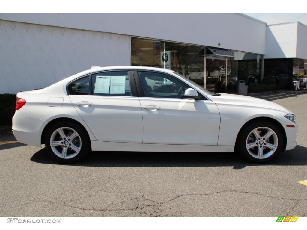 2015 3 Series 328i xDrive Sedan - Alpine White / Black photo #2