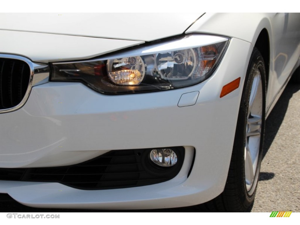 2015 3 Series 328i xDrive Sedan - Alpine White / Black photo #32