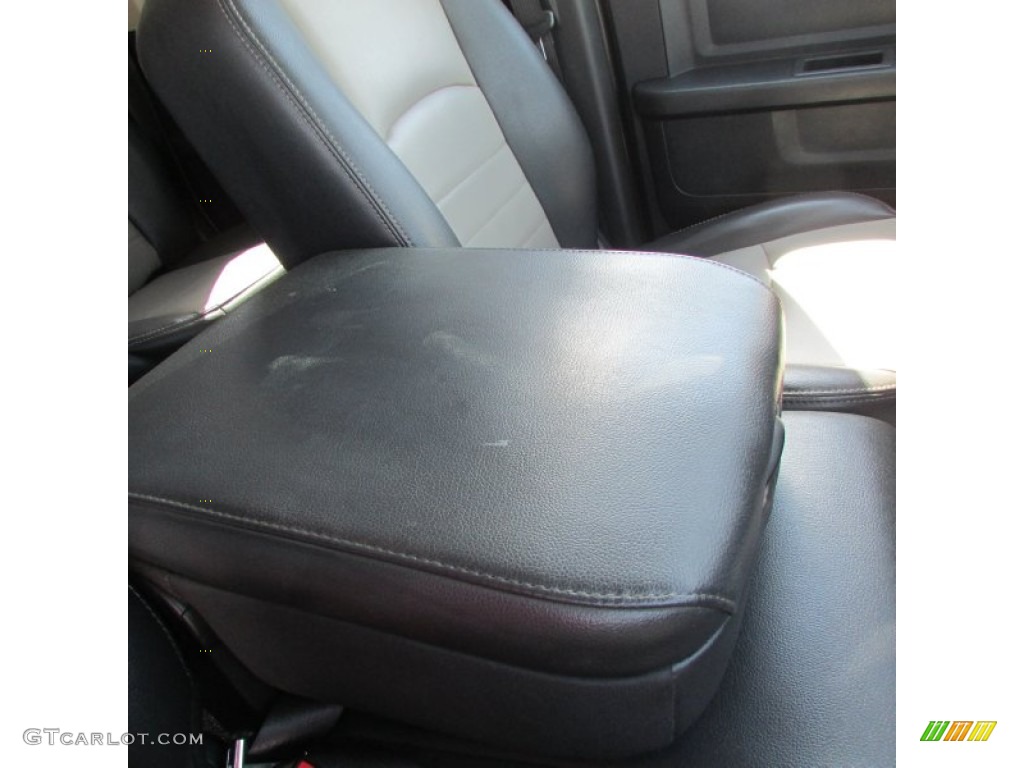 2011 Ram 3500 HD SLT Crew Cab 4x4 - Bright Silver Metallic / Dark Slate Gray/Medium Graystone photo #24